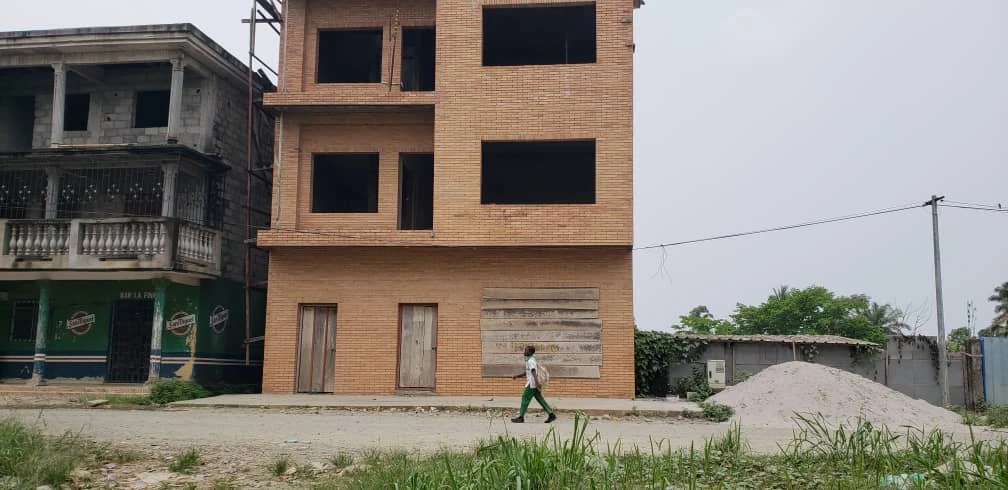 Bomudi Carretera — Edificio en Estructura mini 4